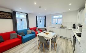 Flat 2 - 24 Cliff Road